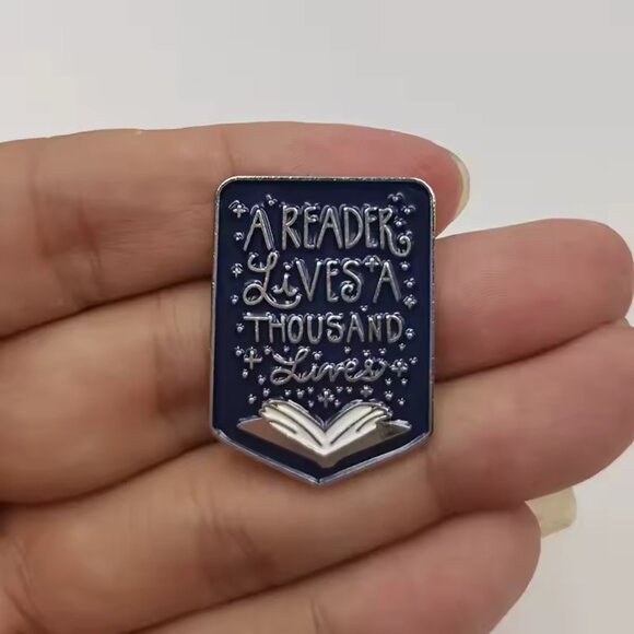 A Reader Lives a Thousand Lives Collectible Enamel Pin NEW! 118A6 - Picture 4 of 4